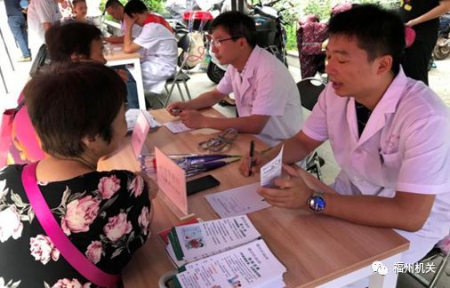 【黨員志愿服務】市衛生計生系統開展系列黨員志愿服務活動慶祝首個“中國醫師節”