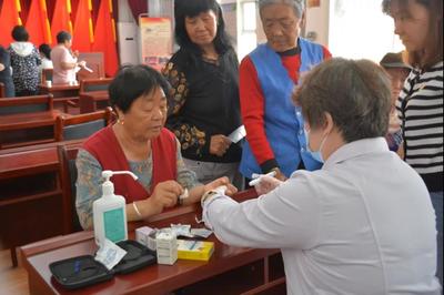 送醫下基層 同仁堂科技發展集團舉辦近兩百場義診、健康講座