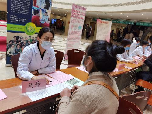 關愛女性卵巢健康 助力健康中國 婦科開展3 8婦女節健康咨詢活動
